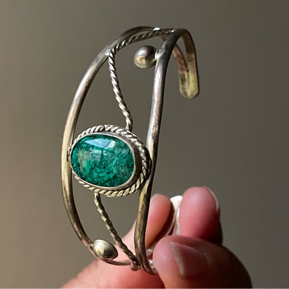 Vintage | Green Turquoise Chip Inlay Stamped Alpaca Mexico Cuff Bracelet - Picture 13 of 16